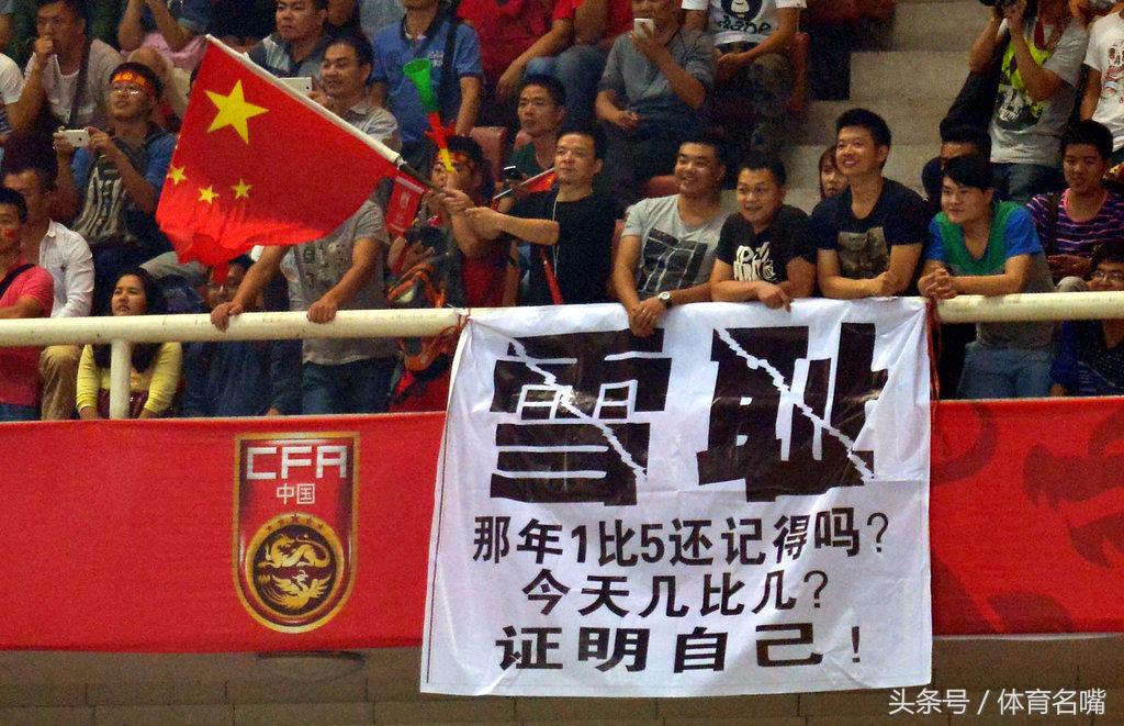校园足球vs国足视频直播，从屏幕这头到那头，我们到底在看什么？